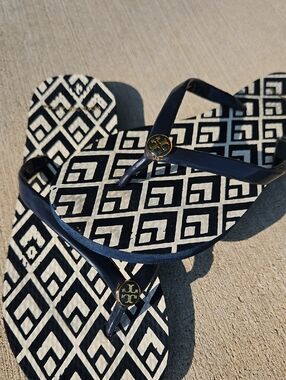 Tory Burch Navy Flip Flops with Navy & White Geometric Footbed